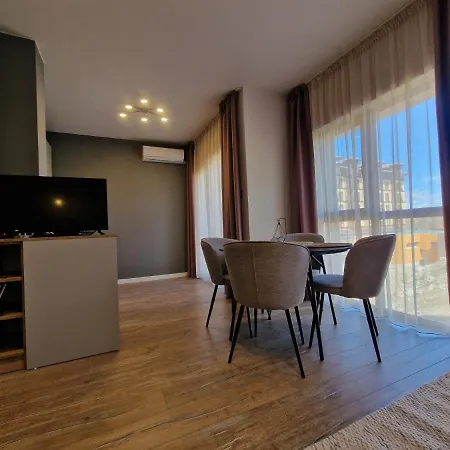 Апартаменти Cozy In With Free Parking By Flat Mаnager Бансько